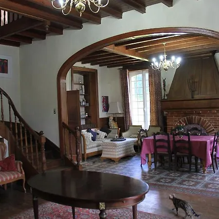 Le Chateau De Lesterie 住宿加早餐酒店